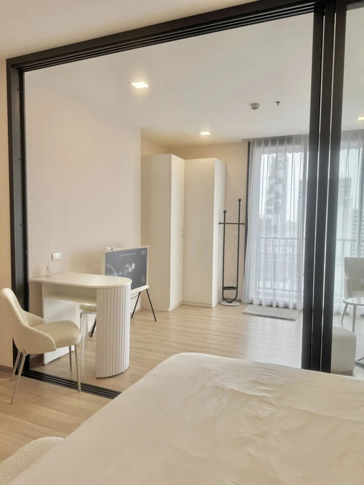 XT Phayathai for rent, corner room with privacy and balcony, good location, decorated in a cool tone, hurry and reserve now.
