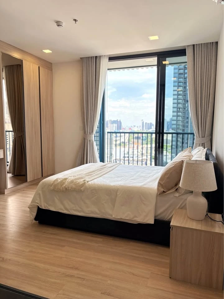 XT Phayathai for rent, beautiful room, good view, quiet, has a balcony, spacious living space, interested, reserve now.
