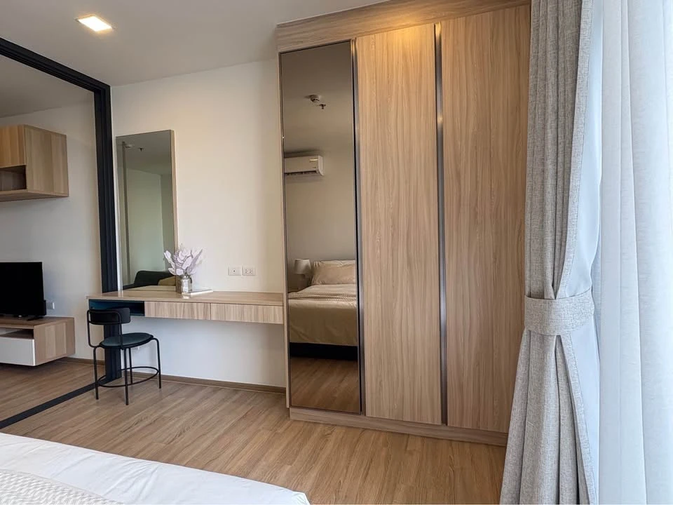 XT Phayathai for rent, beautiful room, good view, quiet, has a balcony, spacious living space, interested, reserve now.