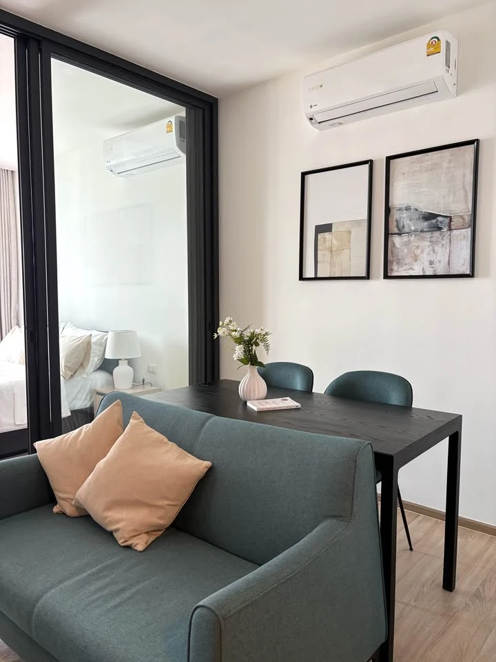 XT Phayathai for rent, beautiful room, good view, quiet, has a balcony, spacious living space, interested, reserve now.
