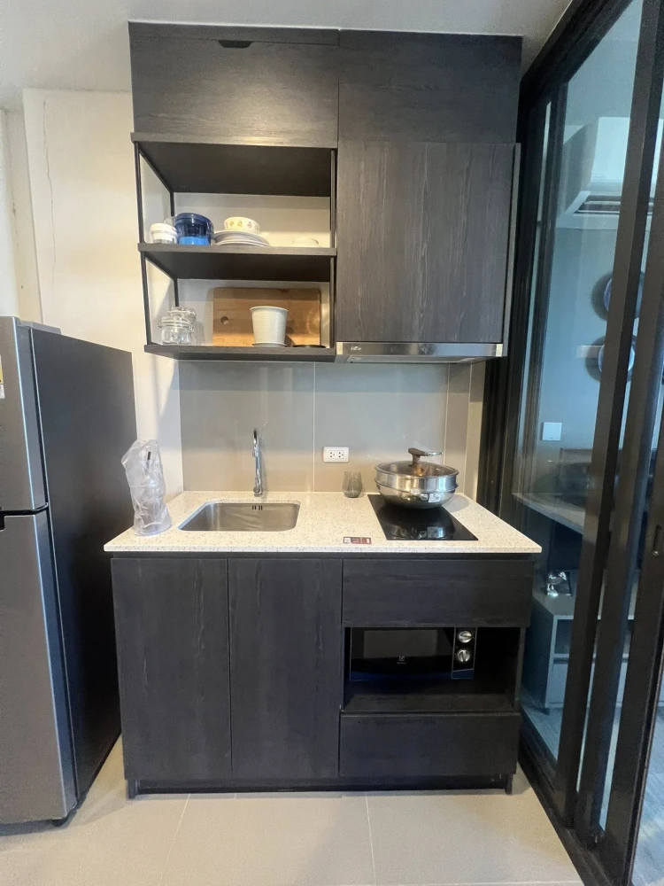 XT Huai Khwang for rent, 25th floor, corner unit, beautiful view, fully furnished. Book now before it's too late!