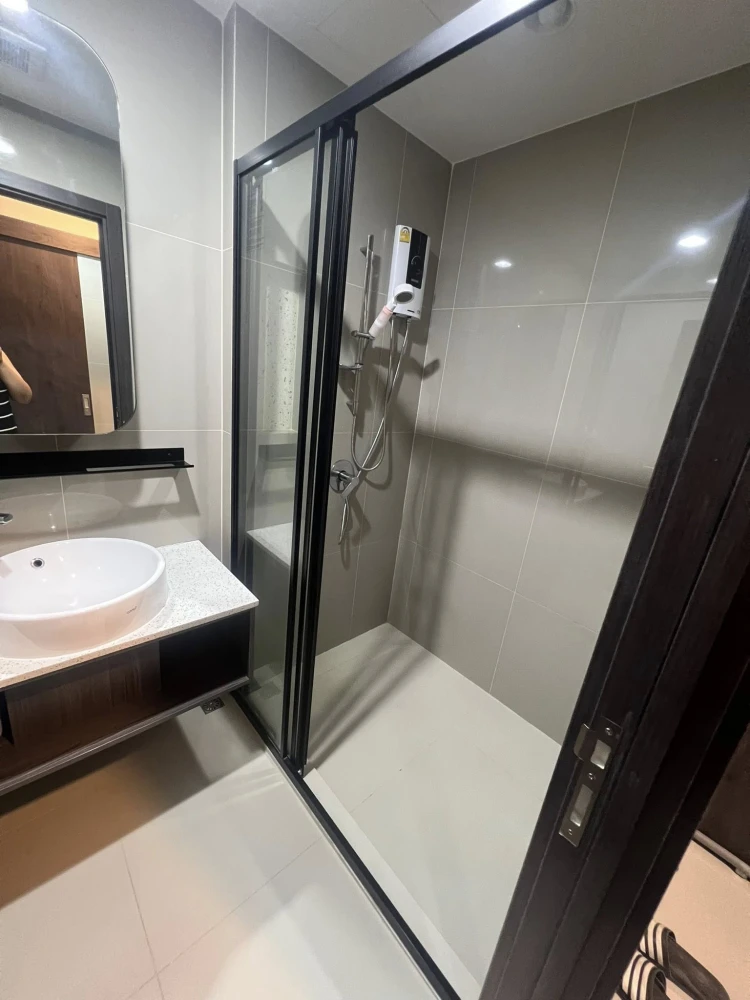 XT Huai Khwang for rent, 25th floor, corner unit, beautiful view, fully furnished. Book now before it's too late!
