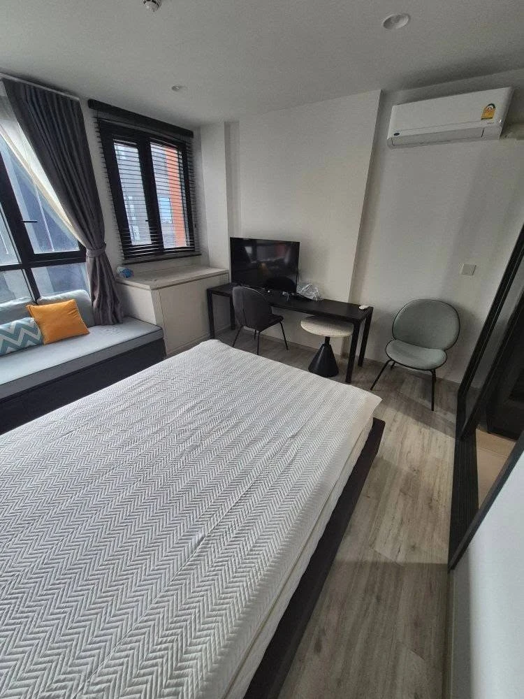 For rent XT Huai Khwang, spacious room, comes with a lot of usable space, very good price, hurry up and reserve now, don't miss out.