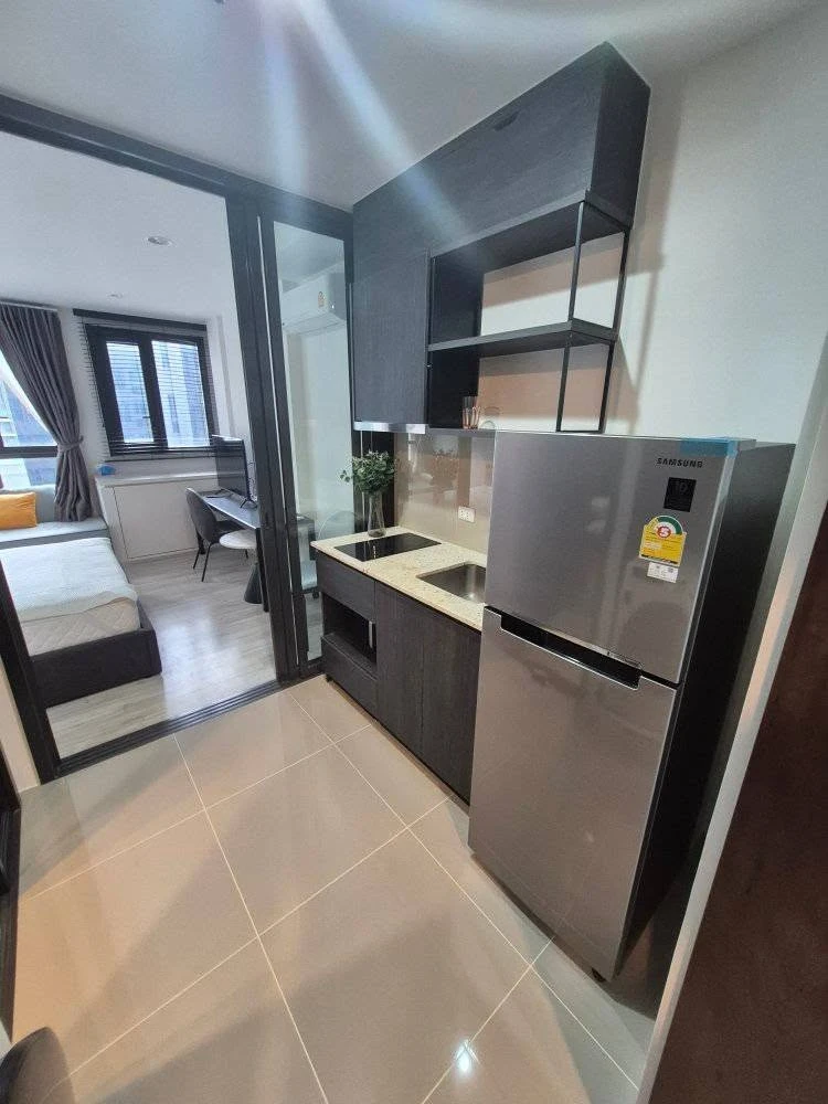 For rent XT Huai Khwang, spacious room, comes with a lot of usable space, very good price, hurry up and reserve now, don't miss out.