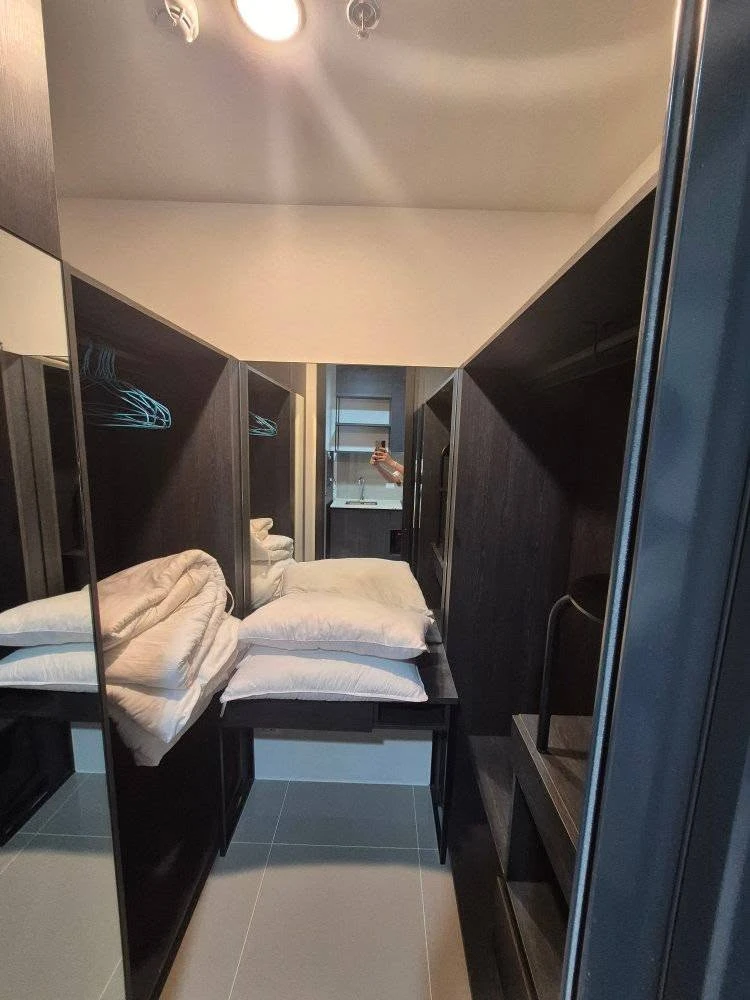 For rent XT Huai Khwang, spacious room, comes with a lot of usable space, very good price, hurry up and reserve now, don't miss out.