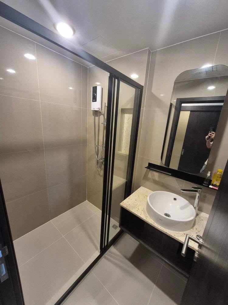 For rent XT Huai Khwang, spacious room, comes with a lot of usable space, very good price, hurry up and reserve now, don't miss out.