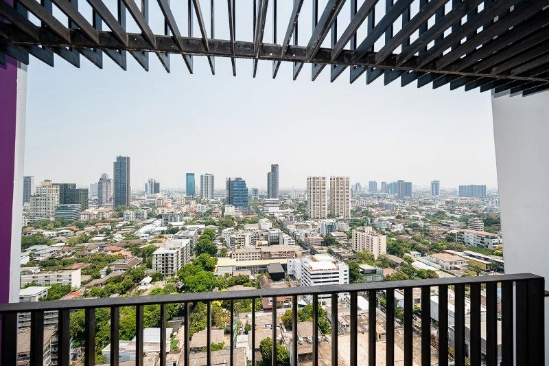 For rent: XT Ekkamai, ready to move in, 24th floor, high view, fully furnished, appliances included, just bring your bags and move in.