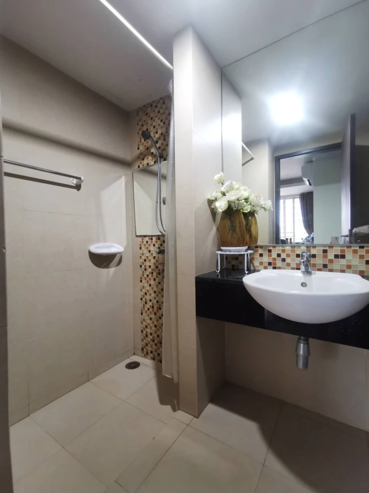 Z2 Condo for rent. Spacious and comfortable corner unit. Book now, don't miss out!!!