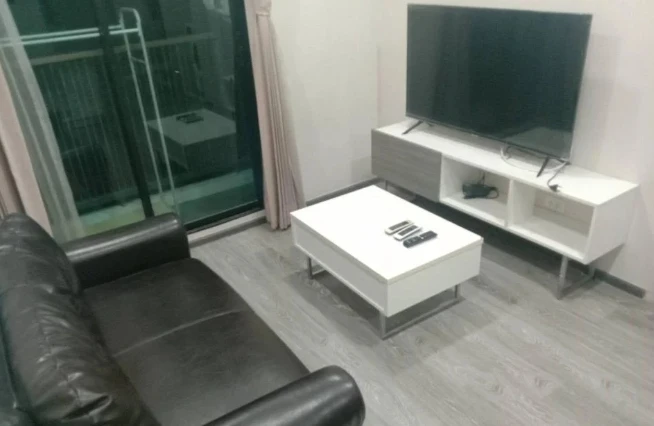 For rent: Zelle Rattanathibet, 5th floor, fully furnished room, nice to live in. If you don't book, you'll really miss out. Hurry!