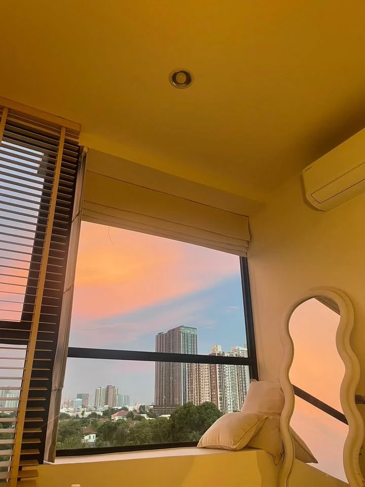 For rent: Zelle Rattanathibet, 7th floor, fully furnished room, ready to move in, just bring your bags, don't wait.