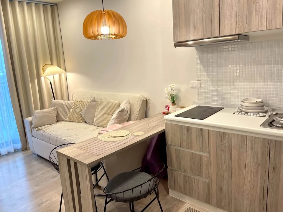 For rent: Zelle Rattanathibet, 7th floor, fully furnished room, ready to move in, just bring your bags, don't wait.