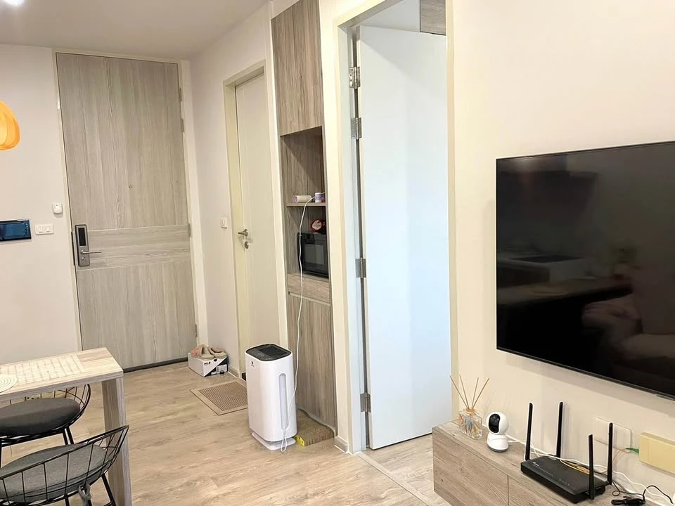 For rent: Zelle Rattanathibet, 7th floor, fully furnished room, ready to move in, just bring your bags, don't wait.