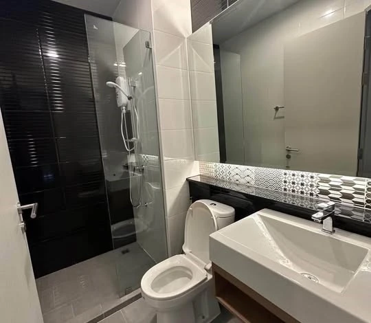 For rent: Zelle Salaya, 1 bedroom, 1 bathroom, fully furnished and equipped with electrical appliances. Just bring your bags and move in.