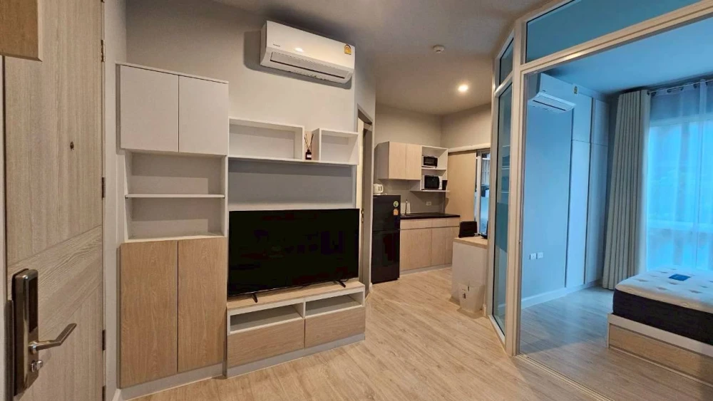 For rent: Zelle Salaya, a nice room on the 2nd floor with privacy and complete amenities. Don't miss out on this great deal!