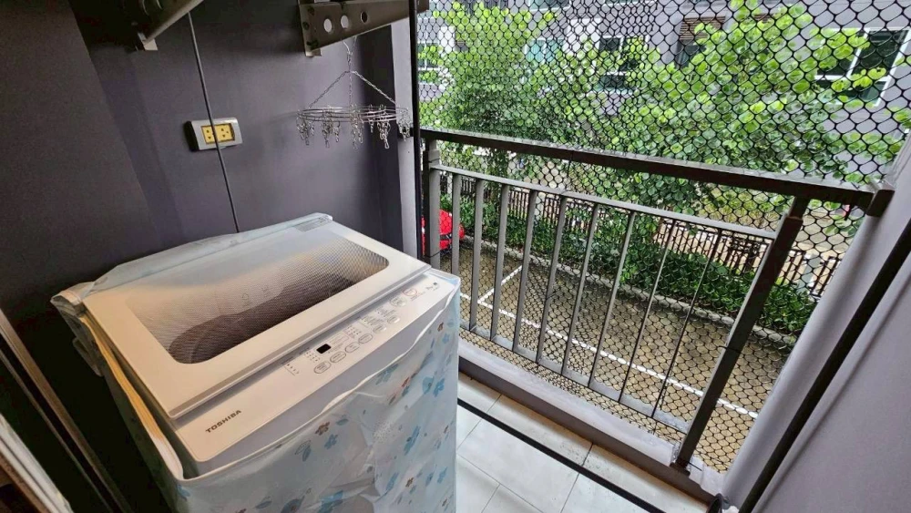 For rent: Zelle Salaya, a nice room on the 2nd floor with privacy and complete amenities. Don't miss out on this great deal!