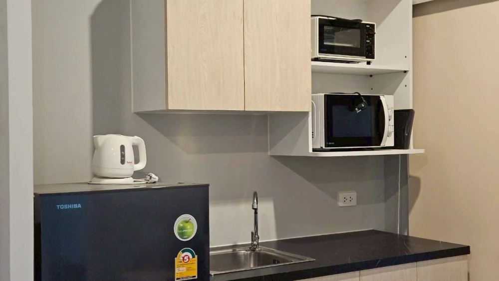 For rent: Zelle Salaya, a nice room on the 2nd floor with privacy and complete amenities. Don't miss out on this great deal!
