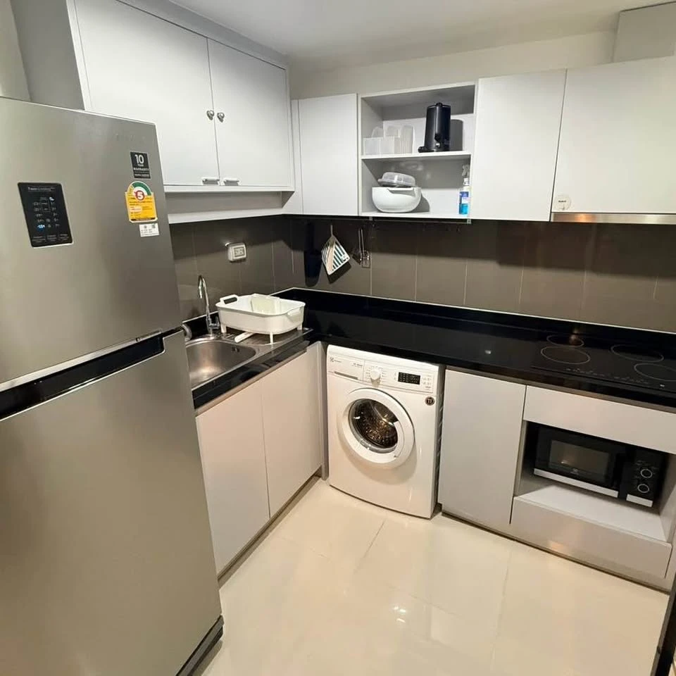 For rent: Zenith Place Sukhumvit 42, 1 bedroom, 1 bathroom, spacious living area. Don't just look, book it!