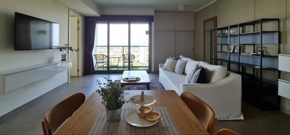 For rent Zire Wongamat, 33rd floor, high floor, good view, 2 bedrooms, interested, hurry and book now, don't miss out.
