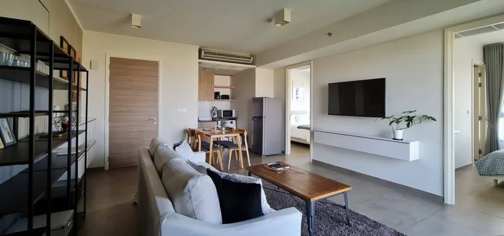 For rent Zire Wongamat, 33rd floor, high floor, good view, 2 bedrooms, interested, hurry and book now, don't miss out.