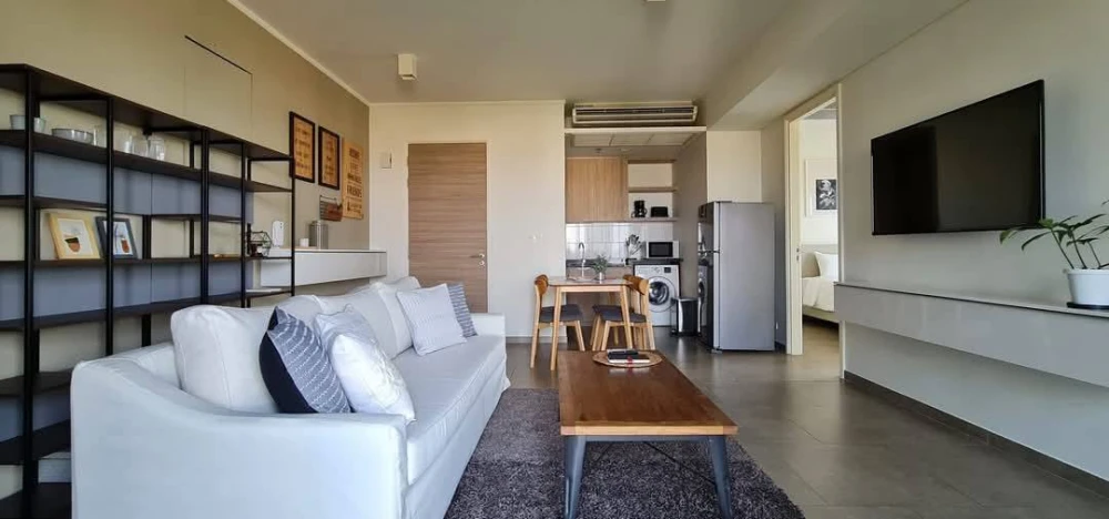 For rent Zire Wongamat, 33rd floor, high floor, good view, 2 bedrooms, interested, hurry and book now, don't miss out.