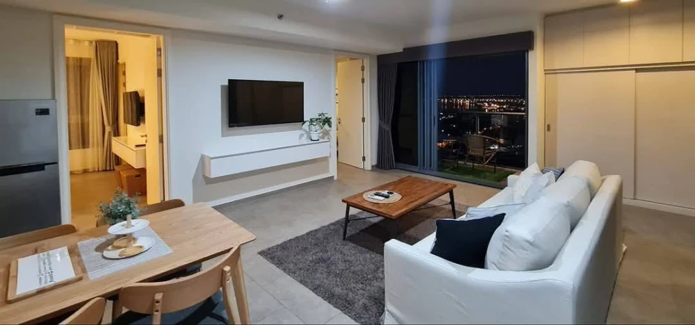 For rent Zire Wongamat, 33rd floor, high floor, good view, 2 bedrooms, interested, hurry and book now, don't miss out.