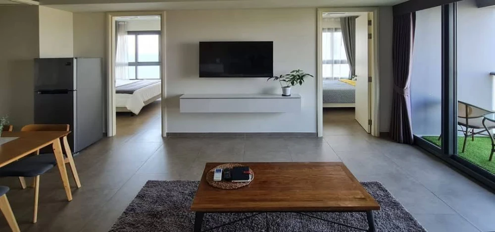 For rent Zire Wongamat, 33rd floor, high floor, good view, 2 bedrooms, interested, hurry and book now, don't miss out.