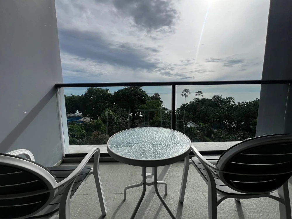 For rent Zire Wongamat 4th floor, fully furnished, book now, don't miss out.
