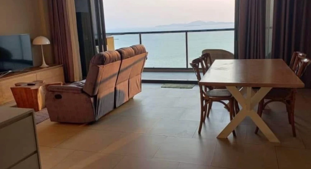 For rent: Zire Wongamat, spacious room, lots of usable space, good location, beautiful view, fully furnished, reserve now!