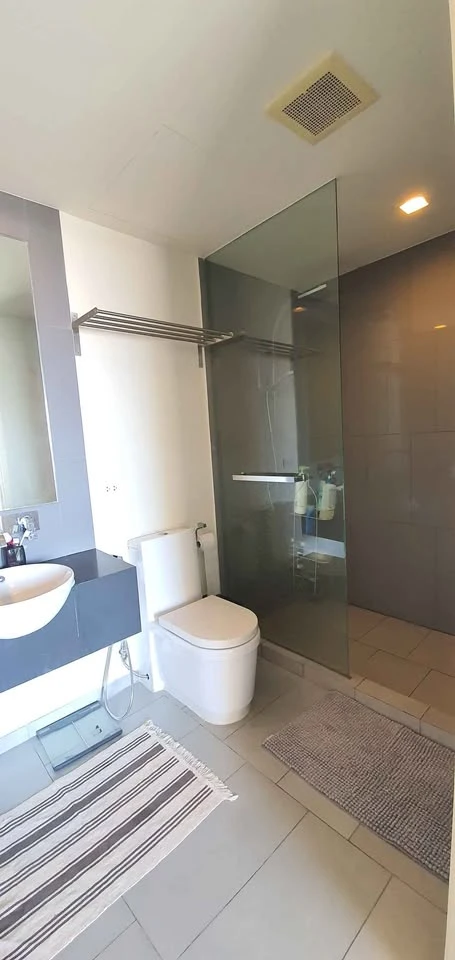 For rent: Zire Wongamat, corner room with privacy, good location, comes with complete facilities, reserve now!