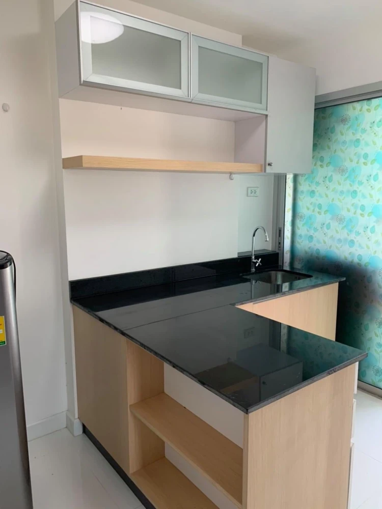Zoom Condo Place for rent, 4th floor, corner room, nice room, fully furnished, if you don't reserve, you'll miss out!