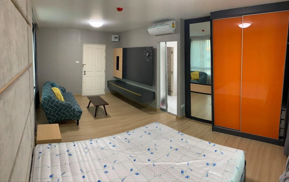 Zoom Condo Place for rent, 4th floor, corner room, nice room, fully furnished, if you don't reserve, you'll miss out!