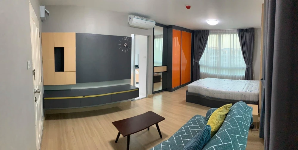 Zoom Condo Place for rent, 4th floor, corner room, nice room, fully furnished, if you don't reserve, you'll miss out!