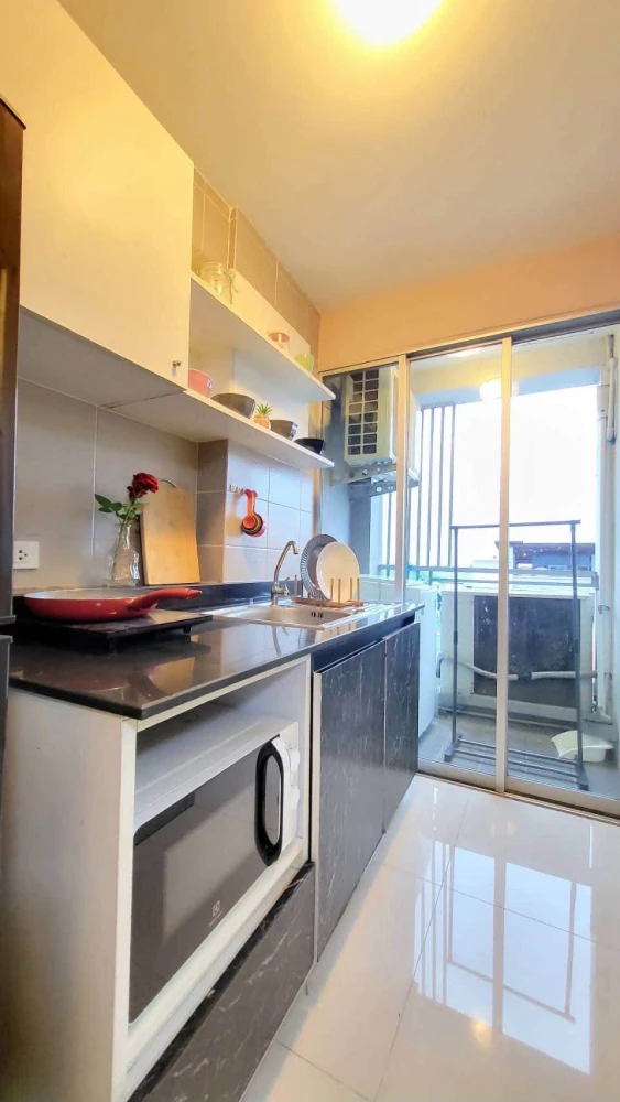 Zoom Condo Place for rent, 6th floor, great view, beautifully decorated, very livable, fully furnished and equipped with appliances. Just bring your s