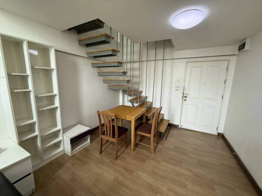 Zoom Condo Place for rent. 51 sq m duplex unit (2 floors), 1 bedroom, fully furnished. Don't miss out!