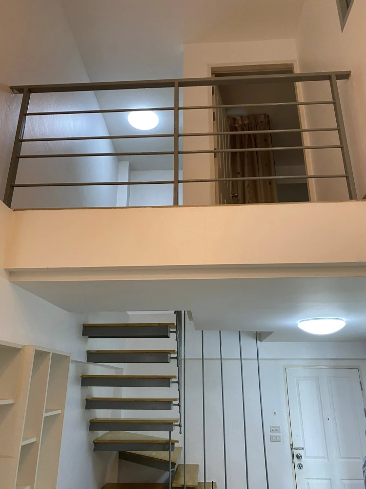 Zoom Condo Place for rent. 51 sq m duplex unit (2 floors), 1 bedroom, fully furnished. Don't miss out!