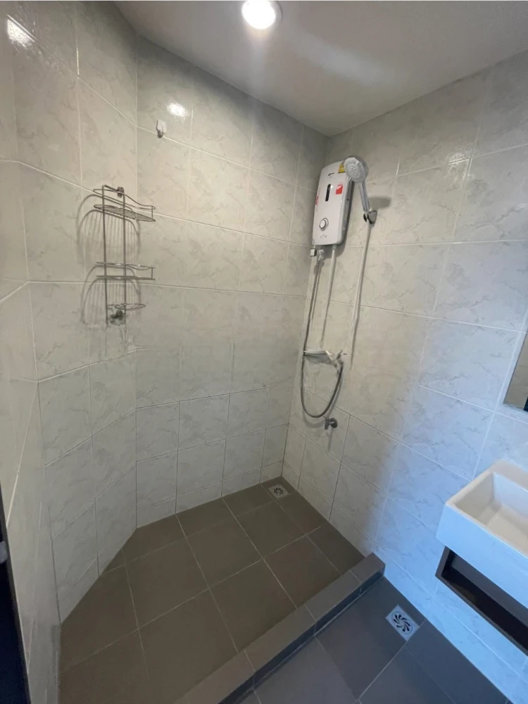 For rent: Greene Don Mueang-Songprapa, 7th floor, pool view, quiet atmosphere, suitable for living.
