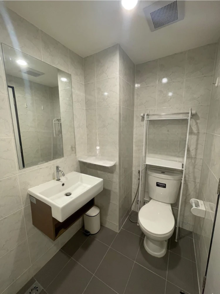 For rent: Greene Don Mueang-Songprapa, 7th floor, pool view, quiet atmosphere, suitable for living.