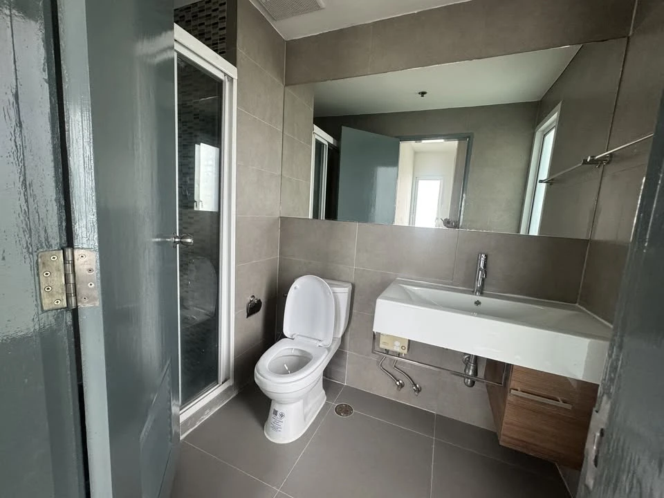 For rent: Greené Chaengwattana, beautiful corner unit with great view, fully furnished and ready to move in. Just bring your suitcase!