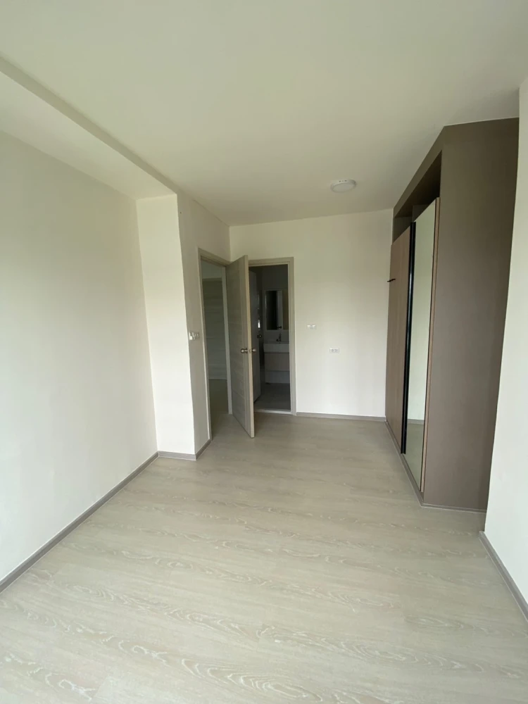 For rent: Greene Prime Don Mueang-Songprapa, 1 bedroom, 1 bathroom, 8th floor, comes with usable space. You must not miss it.