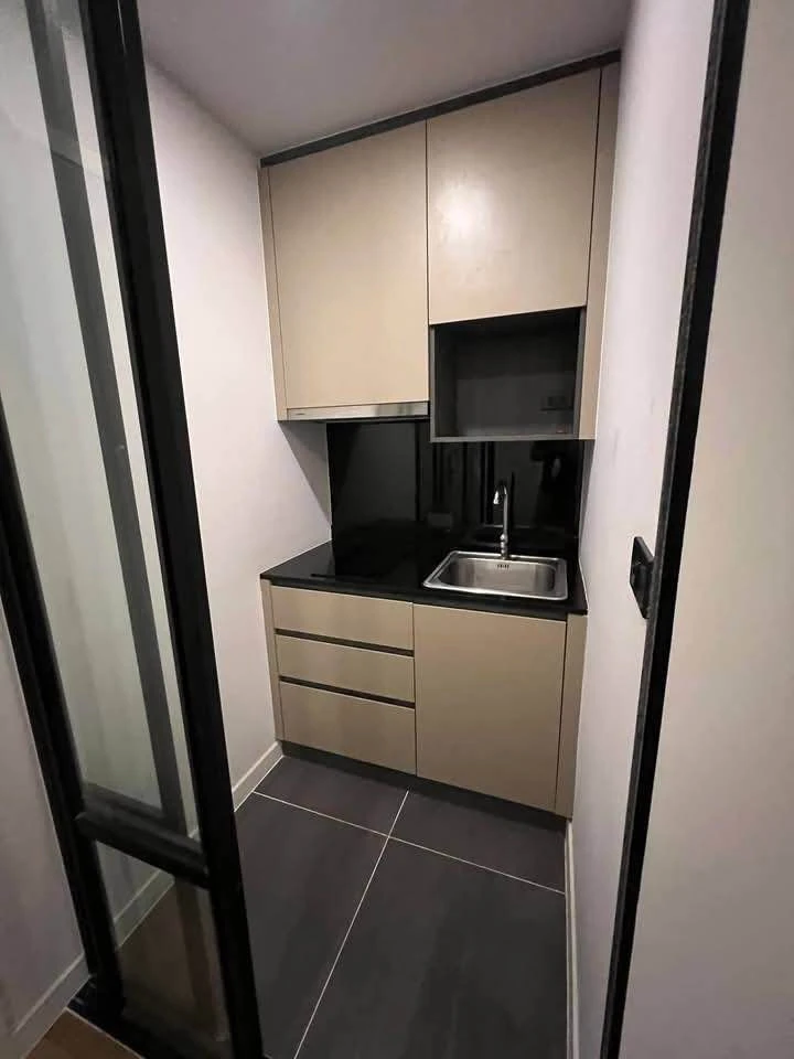 For rent: Groove Ratchada-Rama 9, 7th floor, size 25 sq m., divided into separate rooms. If you don't book, you'll really miss out.