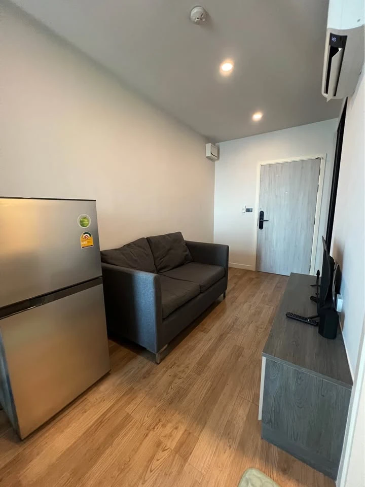 For rent: Groove Ratchada-Rama 9, 7th floor, size 25 sq m., divided into separate rooms. If you don't book, you'll really miss out.