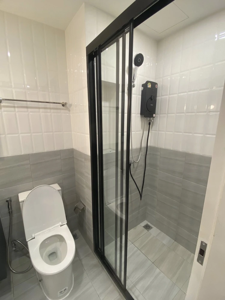 For rent: Groove Scape Ladprao - Sutthisan, Building 1, 8th floor, studio room. Excellent amenities. Don't miss out!
