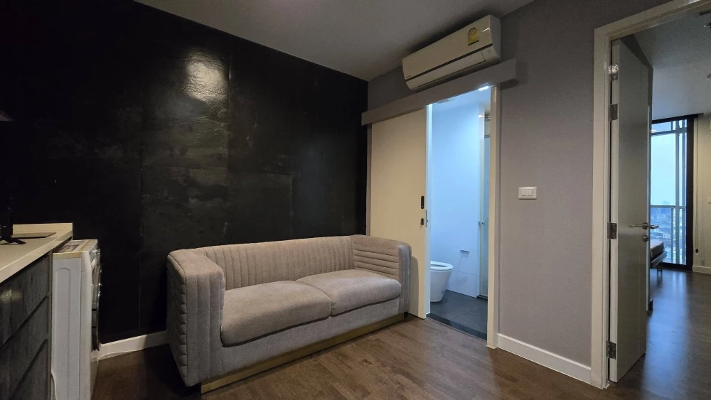 For rent or sale: A Space ID Asoke–Ratchada, 1 bedroom, 1 bathroom, high-quality built-in furniture, beautiful view. Book now!