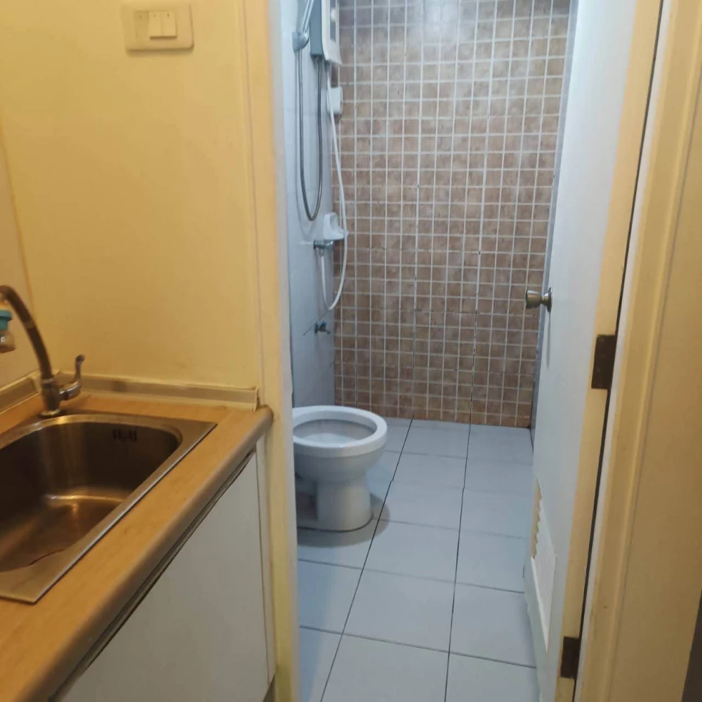 For rent or sale: Lumpini Condotown Chonburi - Sukhumvit, 1 bedroom, 1 bathroom. Comes with complete amenities. Don't miss out!