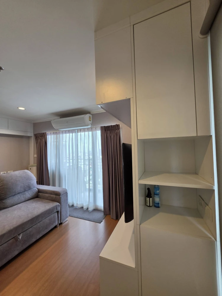 For rent or sale: Lumpini Park Rattanathibet-Ngamwongwan. Corner unit offering privacy and spacious living area. Book now!