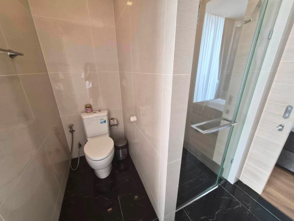 For rent or sale: Park 24 Origin Phrom Phong. Beautifully decorated and fully furnished with high-quality built-in furniture. Book now!