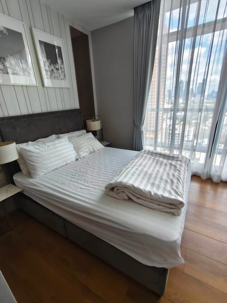 For rent or sale: Park 24 Origin Phrom Phong. Beautifully decorated and fully furnished with high-quality built-in furniture. Book now!