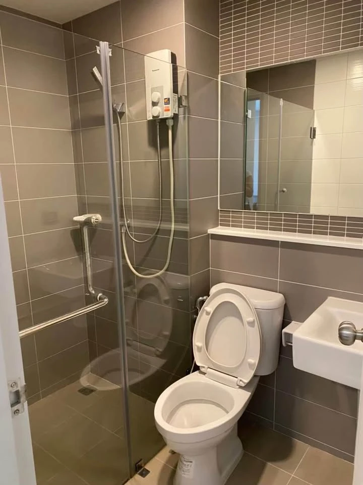 For rent and sale: Rill Condo Rangsit, 1 bedroom, 1 bathroom, good location, fully equipped with amenities. Don't miss out on this great deal!