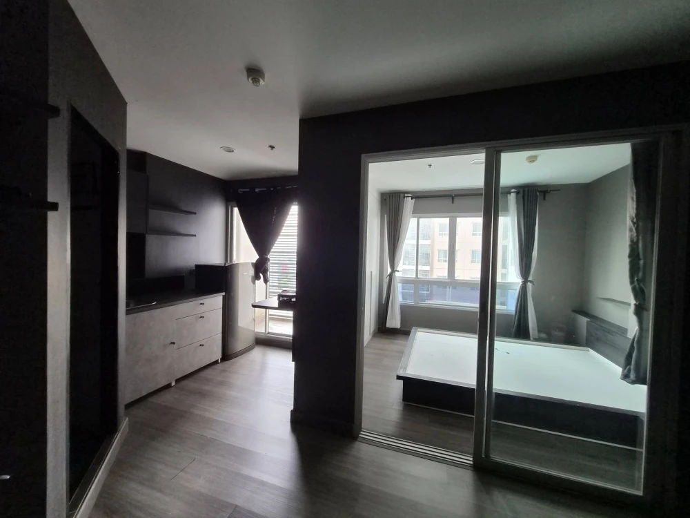 For rent or sale: The Trust Residence Pinklao, 1 bedroom, 1 bathroom. Great location, convenient transportation. Book now!