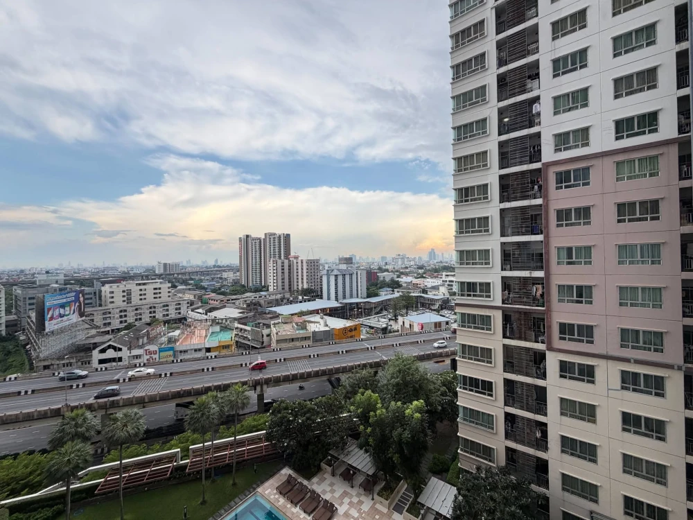 For rent or sale: The Trust Residence Pinklao, 1 bedroom, 1 bathroom. Great location, convenient transportation. Book now!